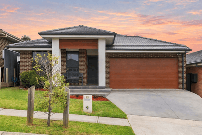 /international/au/13-walnut-way-spring-farm-nsw-152488864/