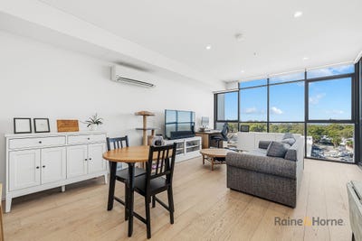 /international/au/215-10-village-place-kirrawee-nsw-150912556/