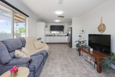 /international/au/15-railway-street-cloncurry-qld-150937604/
