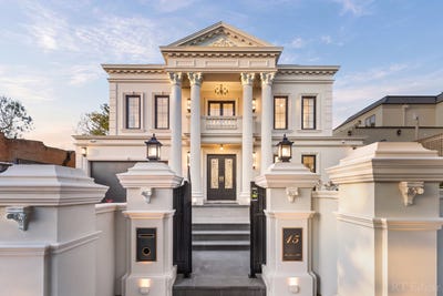 /international/au/15-porter-road-balwyn-vic-152626456/