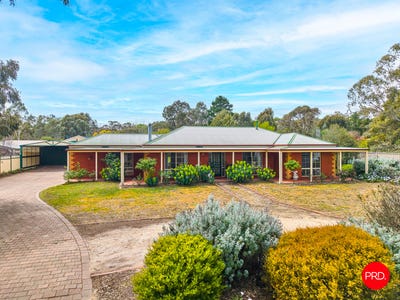 /international/au/26-scullys-lane-heathcote-vic-150989012/