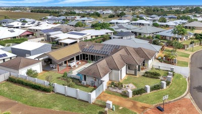 /international/au/6-golden-penda-court-kalkie-qld-148576088/