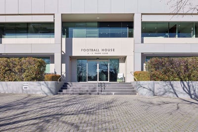 /international/au/football-house-3-5-phipps-close-deakin-act-505173044/