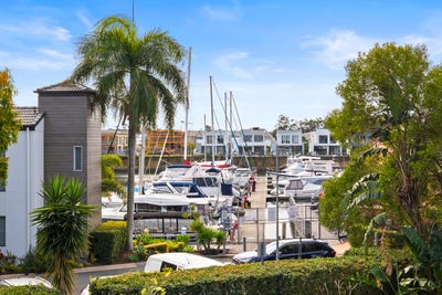/international/au/522-66-sickle-avenue-hope-island-qld-152014176/