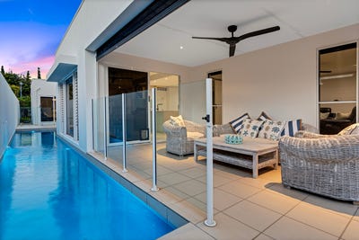 /international/au/19-bahamas-circuit-kawana-island-qld-152105420/