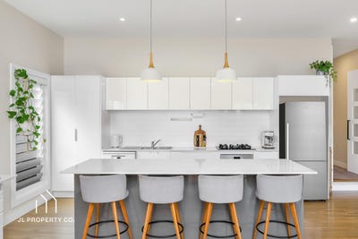 /international/au/19-sydney-ave-umina-beach-nsw-148070148/