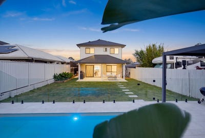 /international/au/8-koona-place-hillcrest-qld-152336980/