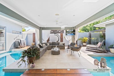 /international/au/28-lagoon-drive-trinity-beach-qld-148207968/