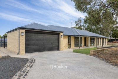 /international/au/6-weller-loop-leschenault-wa-150815796/