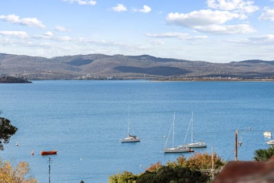 /international/au/74-robert-street-beauty-point-tas-148051636/