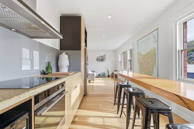 /international/au/99-cascade-road-south-hobart-tas-151173556/