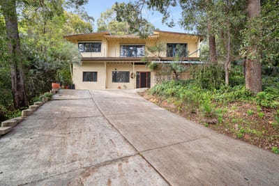 /international/au/16-lascelles-parade-gooseberry-hill-wa-148296000/