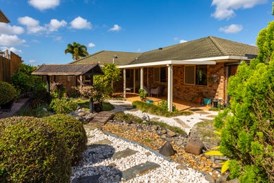 /international/au/24-robina-drive-avoca-qld-152391320/
