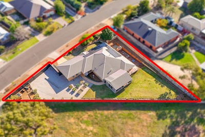 /international/au/83-clifton-drive-bacchus-marsh-vic-150885256/