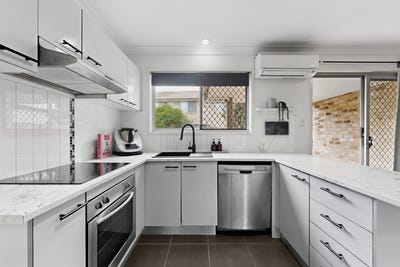 /international/au/2-2-rory-court-access-off-appleby-street-calamvale-qld-151203864/