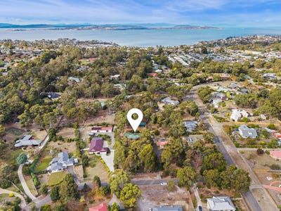 /international/au/9-cicero-court-blackmans-bay-tas-151137244/