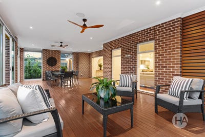 /international/au/21-hazeldene-way-rosebud-vic-151126852/
