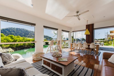 /international/au/22c-esplanade-nelly-bay-qld-152362908/