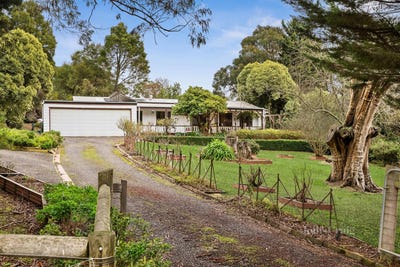 /international/au/12-beves-lane-woodend-vic-148392008/