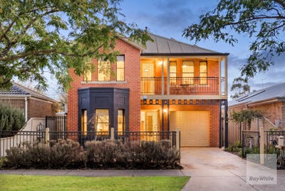 /international/au/7-hepburn-way-caroline-springs-vic-151215392/