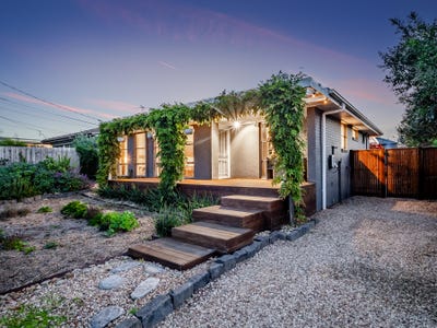 /international/au/96-tamarisk-drive-frankston-north-vic-151210480/