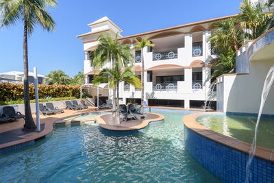 /international/au/28-51-macrossan-street-port-douglas-qld-151473064/