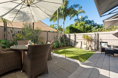 /international/au/3-20-huth-street-labrador-qld-151411740/