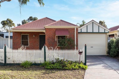 /international/au/9-simpson-place-caroline-springs-vic-148396304/