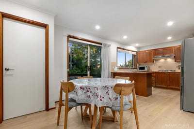 /international/au/2-808-elgar-road-doncaster-vic-151190276/