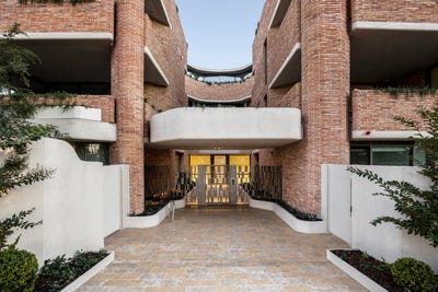 /international/au/terrace-residence-2-bruce-street-toorak-vic-151275464/