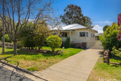 /international/au/81-jeffrey-street-armidale-nsw-152610328/