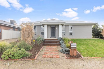 /international/au/2-comet-place-estella-nsw-151475020/