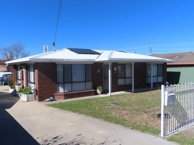 /international/au/15-recreation-crescent-stanthorpe-qld-151357432/