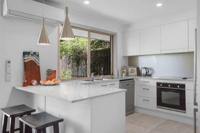 /international/au/30-51-olsen-avenue-labrador-qld-152454796/