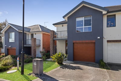 /international/au/11-ardenne-close-burwood-vic-152492708/