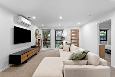 /international/au/8-madden-street-seaford-vic-151389200/