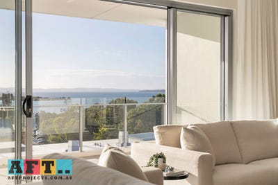 /international/au/702-228-middle-street-cleveland-qld-149426604/