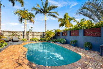 /international/au/18-mona-court-bli-bli-qld-151640968/