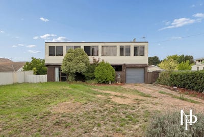 /international/au/21-francis-street-goulburn-nsw-150413928/