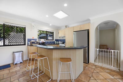 /international/au/2-5-shrike-court-burleigh-waters-qld-152138700/