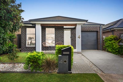 /international/au/4-munro-place-jordan-springs-nsw-151641356/