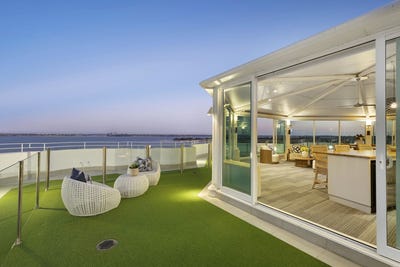 /international/au/10-22-mounts-bay-road-crawley-wa-151024188/