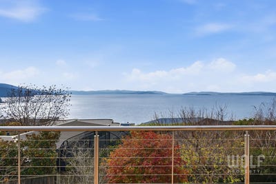 /international/au/15-tahune-crescent-blackmans-bay-tas-151185616/