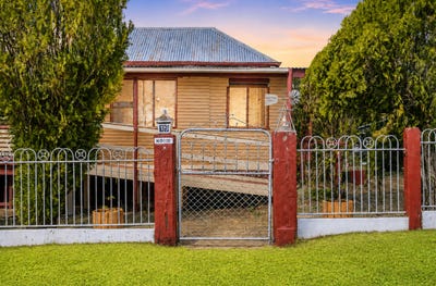 /international/au/19-rifle-range-road-walterhall-qld-151946364/