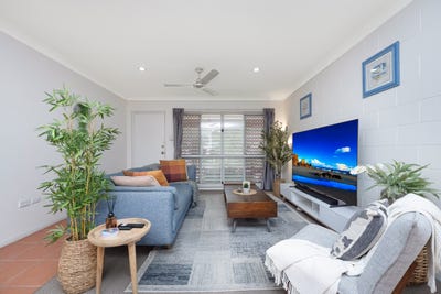 /international/au/6-29-ackers-street-hermit-park-qld-152693332/