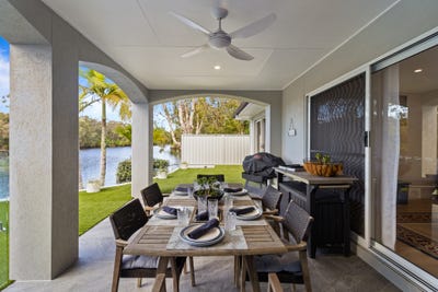 /international/au/5-skipper-place-twin-waters-qld-151890876/