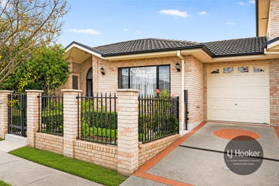 /international/au/43-allison-road-guildford-nsw-152566340/