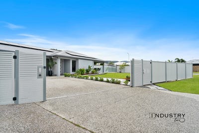 /international/au/20-wattledale-bend-trinity-beach-qld-151441436/