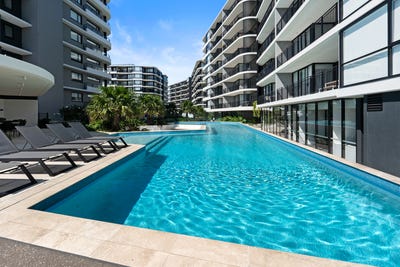 /international/au/1301-10-sickle-avenue-hope-island-qld-150891476/