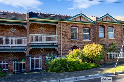 /international/au/2-4-william-street-burnie-tas-151539384/